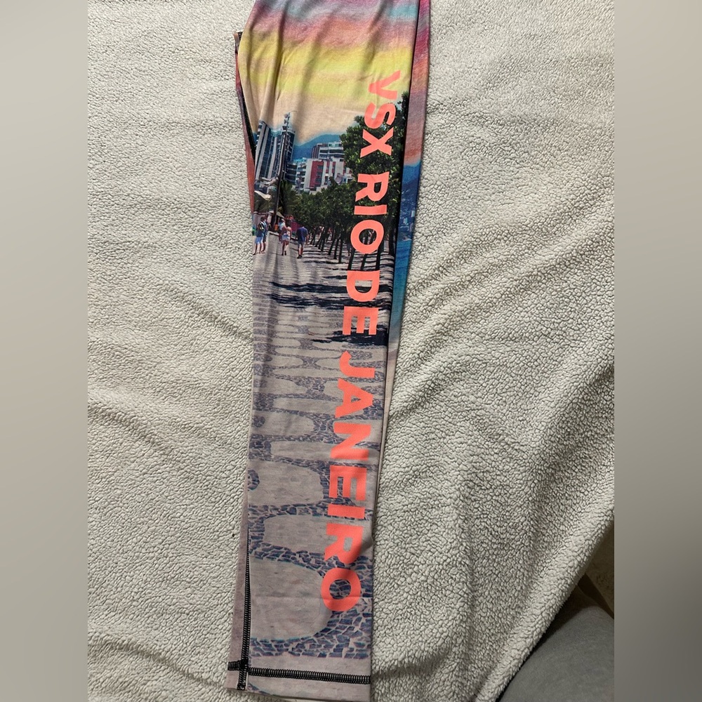 Victoria secret leggings barely used . Excellent condition